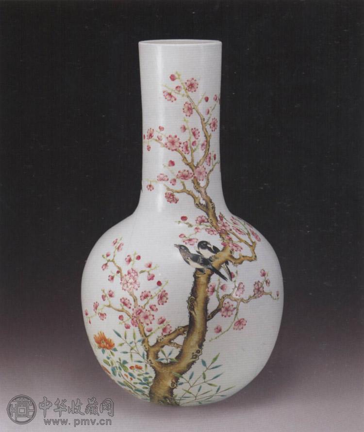 清 粉彩喜鹊登梅天球瓶