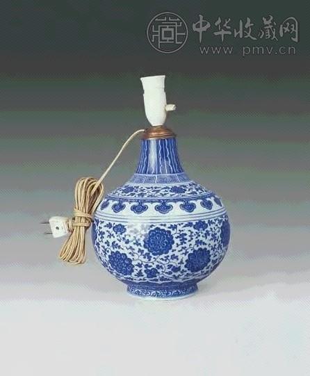 清乾隆 青花缠枝花卉赏瓶