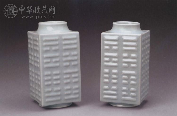 清光绪 粉青釉八卦纹琮式瓶(1对)