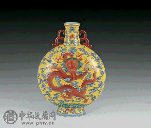 民国 粉彩黄地云龙纹扁瓶