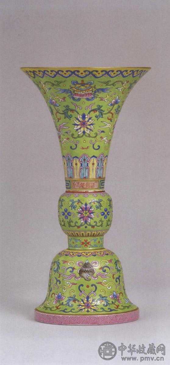 清嘉庆 绿地粉彩缠枝莲托八吉祥纹花觚