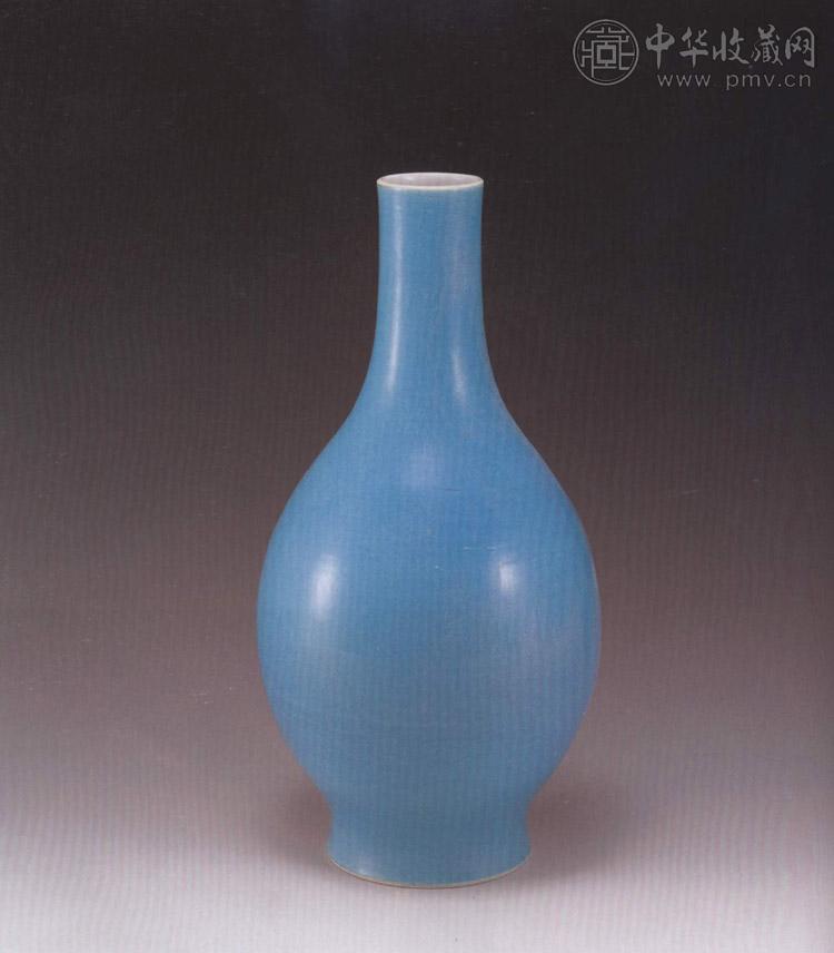 清乾隆 孔雀绿釉橄榄瓶