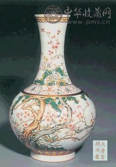 清宣统 粉彩岁寒三友纹赏瓶