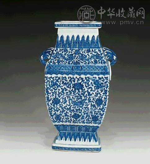 清乾隆 青花八宝花卉铺首耳方瓶