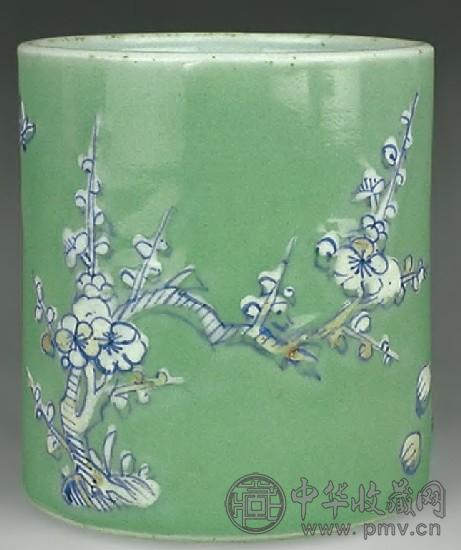 清康熙 豆青堆白梅花笔筒