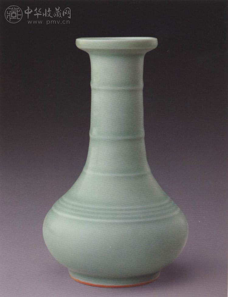 清中期 仿龙泉釉弦纹瓶