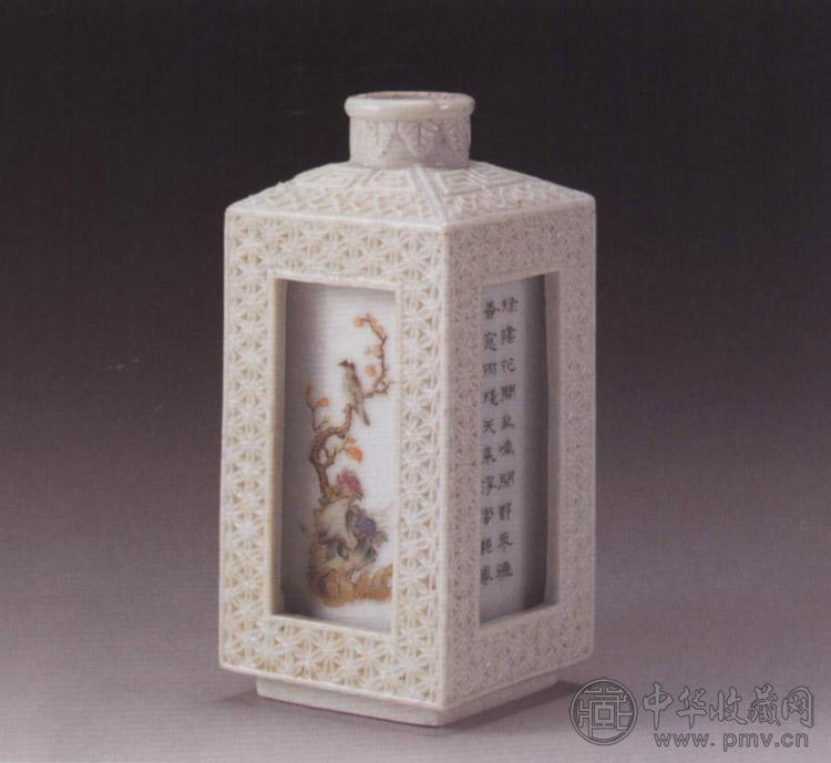 清 雕瓷彩花鸟诗文鼻烟壶