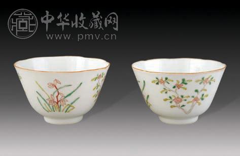 清道光 粉彩花卉花口杯(2件)