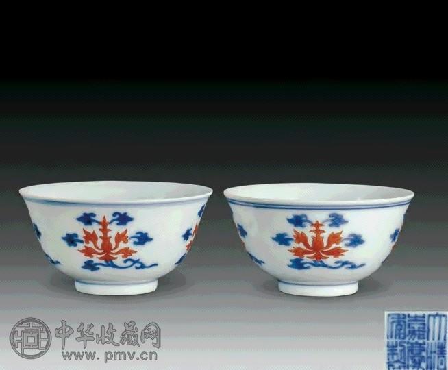 清嘉庆 青花矾红花卉杯(1对)