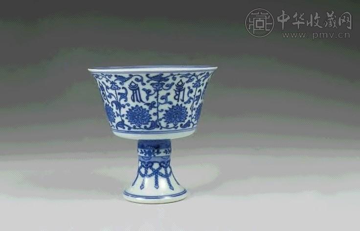 清乾隆 青花缠枝莲梵文璎珞高足杯