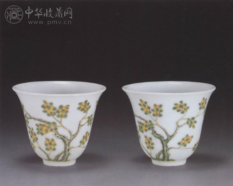 清嘉庆 粉彩花卉小杯(2件)