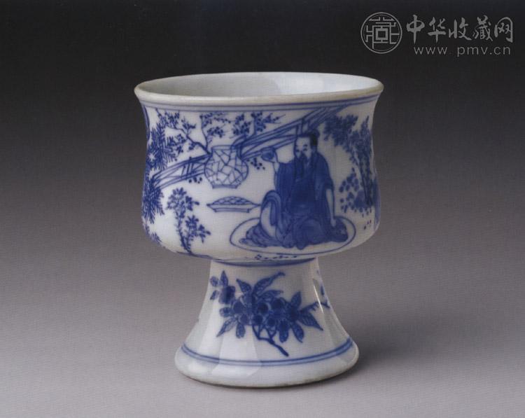 清康熙 青花赏菊人物图高足杯