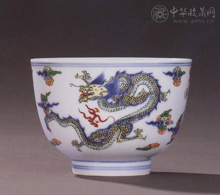 清雍正 五彩跃龙纹杯