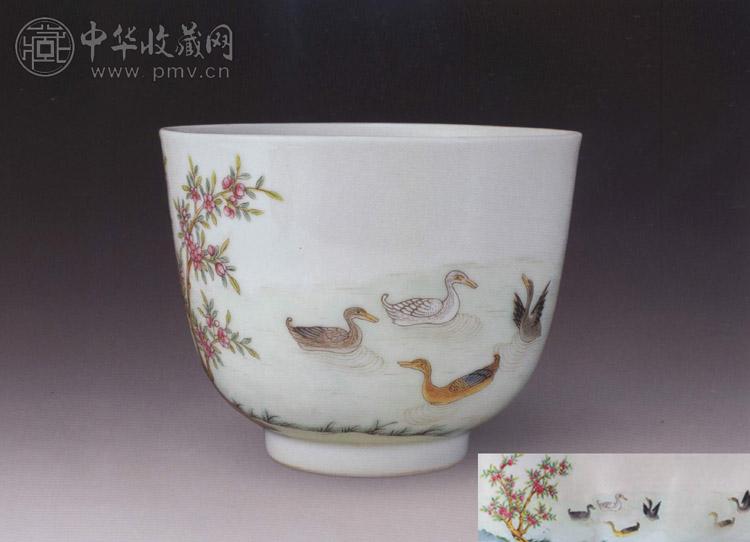 清道光 粉彩池塘戏水杯