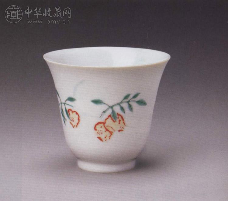 清道光 粉彩花卉蝴蝶纹杯