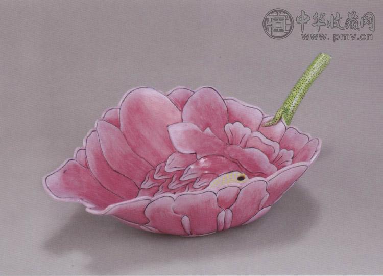 清光绪 粉彩荷花形秋操杯