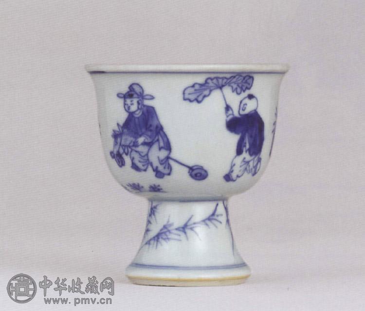 清康熙 青花婴戏图高足杯