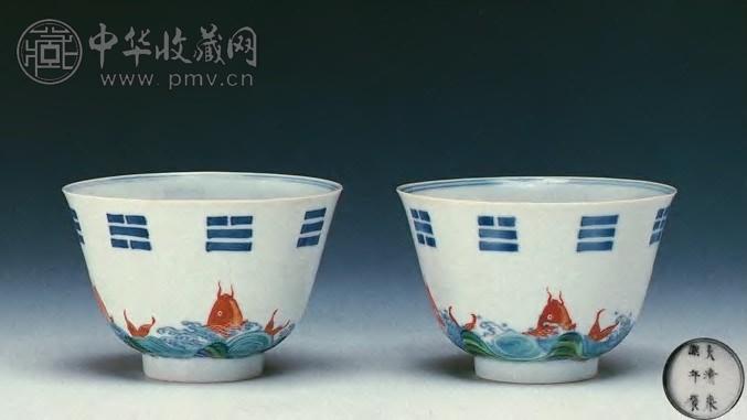 康熙 斗彩鲤鱼八卦纹杯(1对)