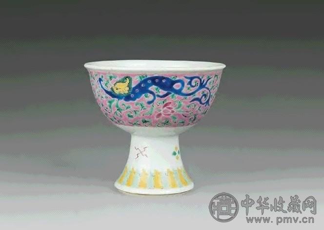 清雍正 粉彩穿花龙纹高足杯