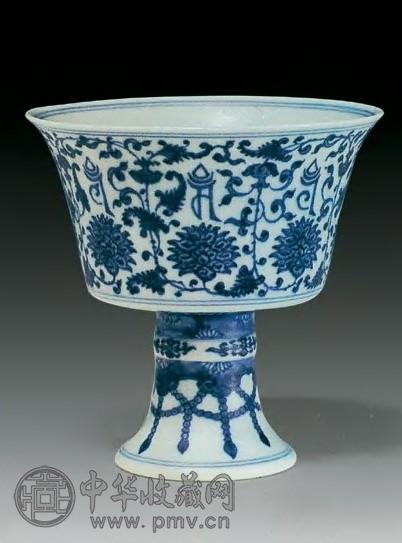 清乾隆 青花缠枝莲高足杯