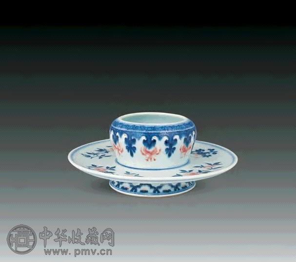 清乾隆 青花釉里红折枝花卉盏托