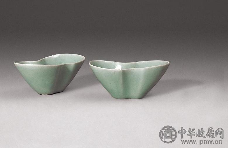 清乾隆 青釉元宝杯(1对)
