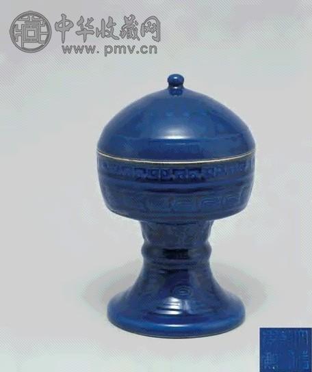 清乾隆 蓝釉暗花豆