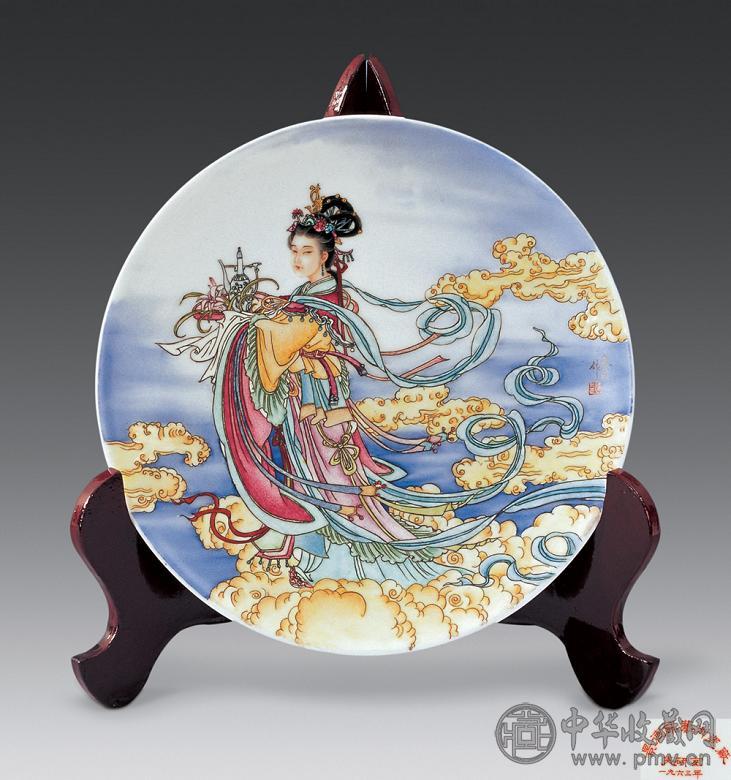 现代 赵惠民绘粉彩人物盘