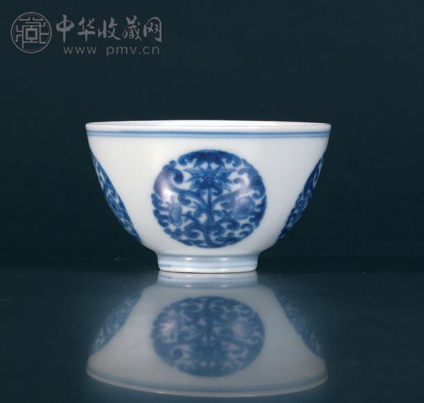 清雍正 青花团花纹杯