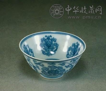 清雍正 青花缠枝花卉杯