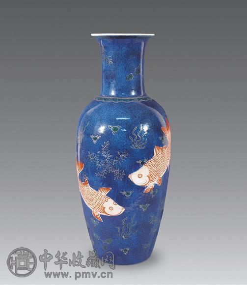 清 蓝地矾红鱼藻纹观音瓶