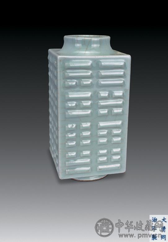 清同治 青釉开片八卦纹琮式瓶