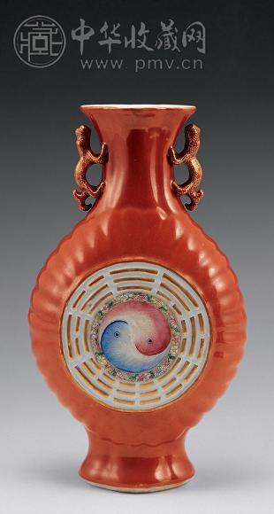 民国 珊瑚红开框八卦双龙耳瓶