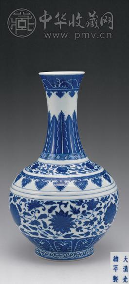 清 光绪 青花缠枝莲纹赏瓶