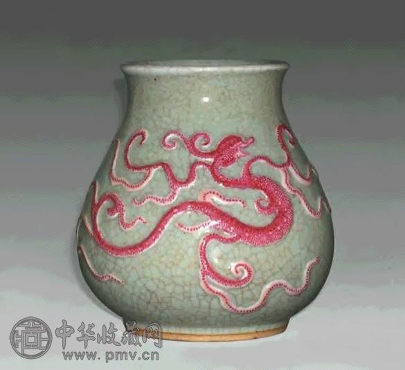 清 哥釉地堆胭脂螭龙纹渔镂尊