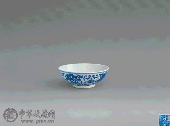 清乾隆 青花缠枝八宝纹碗