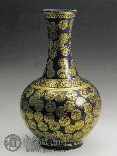 清光绪 蓝釉描金皮球花赏瓶