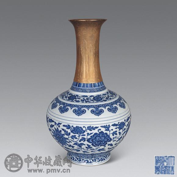清乾隆 青花缠枝莲赏瓶