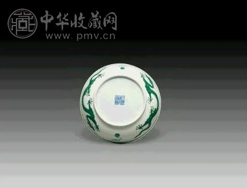 清道光 白地暗花绿彩龙纹盘