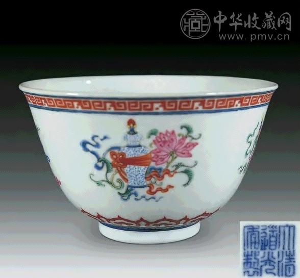 清道光 粉彩八宝纹杯