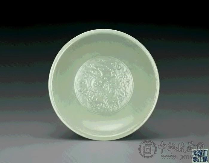 清雍正 豆青釉云龙纹大盘