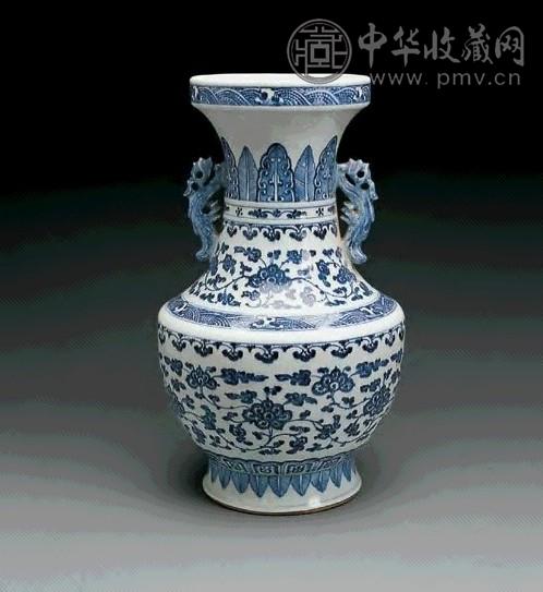 清乾隆 青花缠枝花卉纹双耳瓶