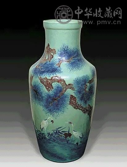 清乾隆 豆青地青花釉里红松鹿大瓶