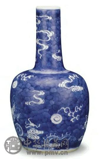 清 康熙 青花锱白云龙纹纸槌瓶