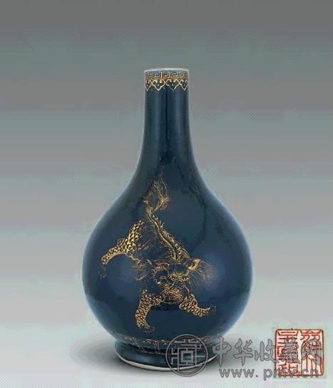 清道光 霁蓝釉描金骏猊纹椎把瓶