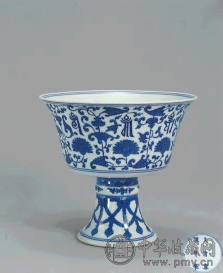 清乾隆 青花缠枝莲纹高足杯