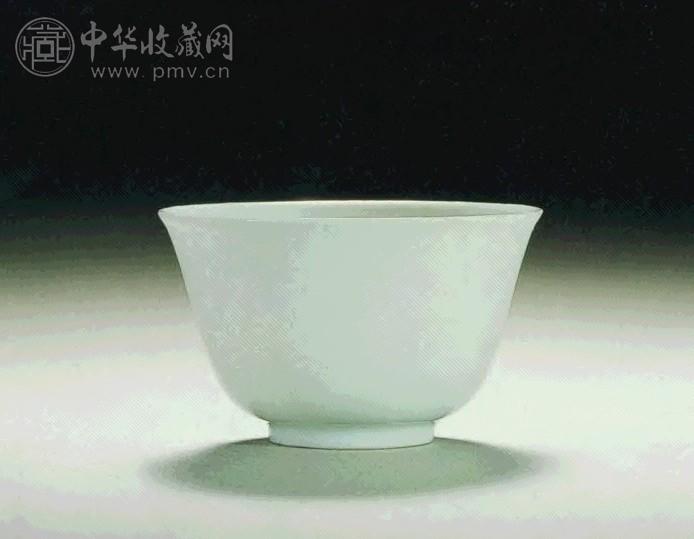 清康熙 白釉划龙纹撇口杯