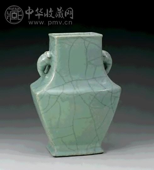 清乾隆 哥瓷象耳扁方瓶