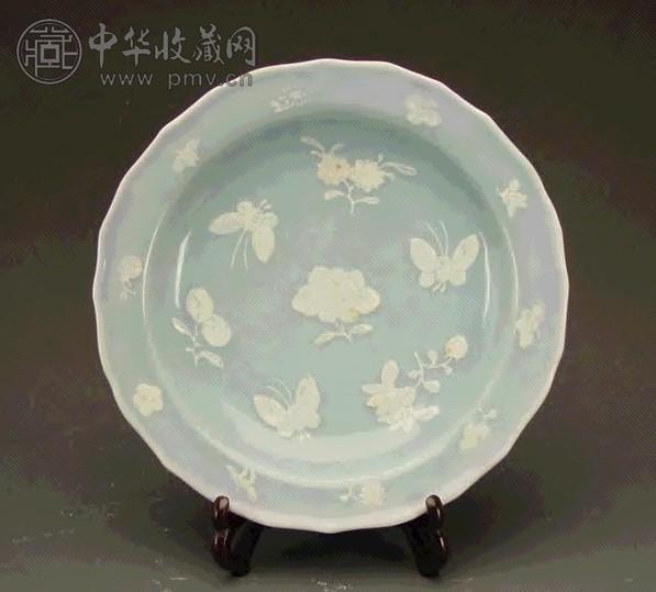 清乾隆 天蓝釉蝶纹盘