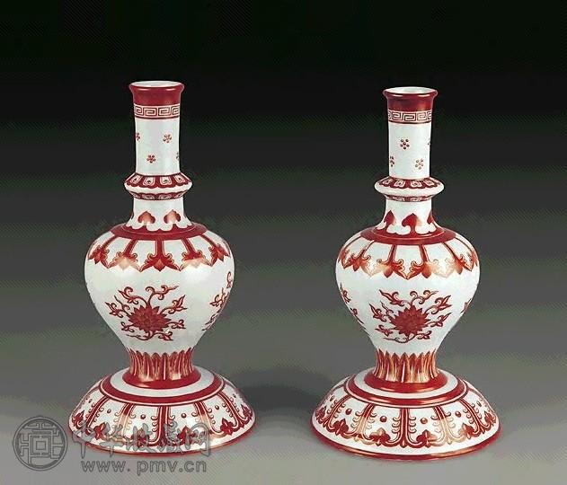 清乾隆 矾红彩藏草瓶(1对)